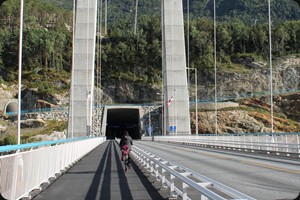 Radeln auf der Hardangerbrua