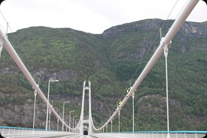 Hardangerbrua mit Schlagseite