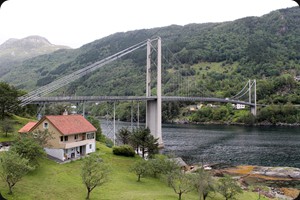 Nächste Hängebrücke in Fykse