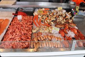 Fischstände am Hafen von Bergen